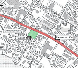 Das Dorf attraktiver machen: Die Parzelle 190 (grün) liegt im Zentrum von Holziken und ist im Besitz der Einwohnergemeinde. An gleicher Stelle wird auch ein Durchfahrtsverbot für LKWs angestrebt (rot). (Grafik: Kanton Aargau/rc.)