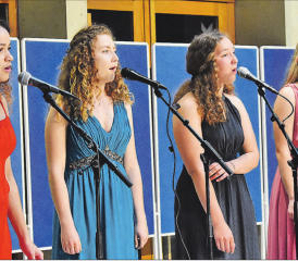 Ein musikalischer Höhepunkt der Maturafeier: mit den Maturandinnen Chiara Bortis, Noémie Knick aus Beinwil am See, Sarah Klauser und Eva Portmann. (Bilder: hg.)