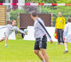 Oberentfelden kann sich nach vorne orientieren: Ramon Hochstrasser und seine Teamkollegen feierten gegen Olten einen 3:0-Sieg. (Bild: fba)