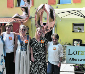 Wohnen wie daheim: Keine leeren Worte, sondern gelebte Philosophie für das Lorana-Team mit Natascha Angst (Leitung Pflegedienst), Doris Steiger (Leitung Hausdienst),Annelore Siegenthaler (Geschäftsleiterin, Heimleitung), Kaya Pitzalis (Leiterin Administration, Co-Heimleitung) und Erika Gut (Fachfrau Aktivierung). (Bild: hg.)