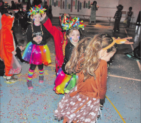 Einen Nachmittag lang dürfen nicht nur Konfetti fliegen, Fangnis ist überall gern gesehen und das Make-up soll einfach Spass machen.