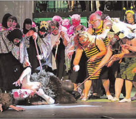 Eine gelungene Premiere gefeiert: Die Fricktaler Bühne präsentiert noch bis 24. November die komische Oper «Die lustigen Weiber von Windsor».
(Bilder: Janine Tschopp)