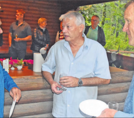 Diskutieren die Neuerungen des Langlaufvereins Kalthof-Wiliberg am Waldhaushock: Urs Kappeler, LLV-Präsident Beat Buchwalder und Urs Steiner (v. l.n.r.). (Bild: aw.)