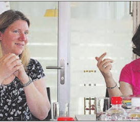 Lesen fürs Leben: (v.li) Die Gränicher Bibliothekarinnen Hanna Giger und Sonja Diriwächter waren Gastreferentinnen am Eltern-Träff. (Bild: zVg.)