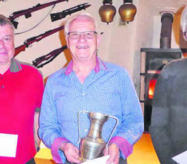 Sie wurden an der GV ausgezeichnet: (v.l.) Steiner Markus (3. Rang), Hertig Bruno (Jahresmeister), Döbeli Hermann (2. Rang). (Bild: zVg.)