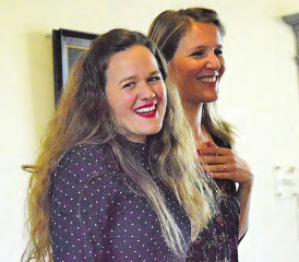 Zwei Frauen im ruhigen Sturm: Sonja Huber (li.) und Eva Buchmann begeisterten mit ihren aussergewöhnlichen Klängen das Publikum. (Bild: st.)