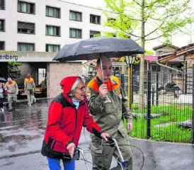 Zivilschützer vom Zivilschutz aargauSüd begleiteten die Bewohner des Pflegezentrums Sonnenberg bei ihrem Ausflug an den Hallwilersee. (Bilder: zVg.)