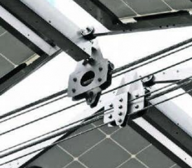 «Sesam öffne dich!»: Nachdem Projektleiter Sebastian Haller eingeschaltet hat, verfolgen die Anwesenden beeindruckt, wie sich die fussballfeldgrosse Anlage in bloss einer halben Minute entfaltet.