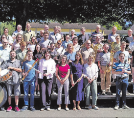 Begeistert schon seit 30 Jahren: Das saisonale Harmonieblasorchester musiXmaX tritt auch in Beinwil am See auf. (Bild: zVg.)