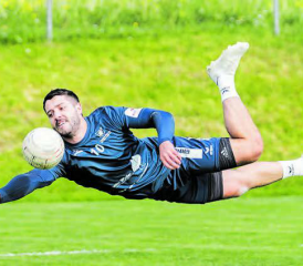 Erfolgreich: Nico Voit und seine Teamkollegen zeigten eine starke erste Runde in der neue Faustball-Feldsaison. (Bild: zVg.)