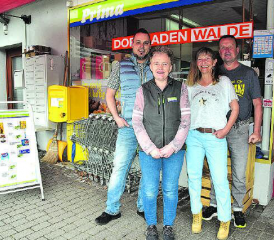 Der Dorfladen Walde wird weiter bestehen: Josef Büeler (li.) wird gehen, Regine Lüscher, Pascale Hunziker und Heinz Widmer (v.l.) bilden das neue Team. (Bild: st.)