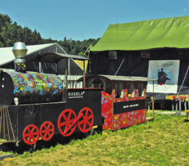 Das grosse Jungwacht- und Blauring-Sommerlager hatte den Zug zum Thema: Über 450 Kinder erlebten zwei tolle Wochen im Oberen Suhrental, rund um Moosleerau. (Bilder: st.)