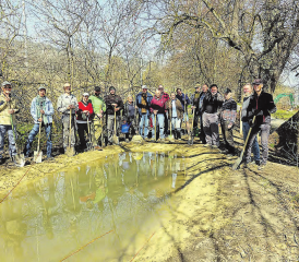 Gruppenfoto nach getaner Arbeit: Einsatzfreudige Mitglieder des Natur- und Vogelschutzvereins Beinwil am See. (Bild: rf.)