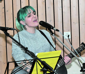 Rockabilly trifft Blasmusik: Mary Vogel, die Powerstimme aus Dürrenäsch, wird die Konzerte der Musikgsellschaft Teufenthal-Unterkulm vom 16. und 17. Februar bereichern. (Bild: zVg.)