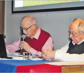 Max Haller (links) und Fritz Burkhard liessen die Dorfgeschichte erneut aufleben. (Bild: Kathrin Aerni)