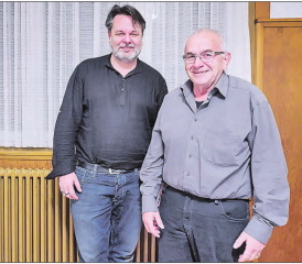 Präsidentenwechsel beim Tennisclub Reinach: Adrian Bräm (l.) übernahm das Amt an der Generalversammlung vom abtretenden Max Läubli. (Bild: zVg.)