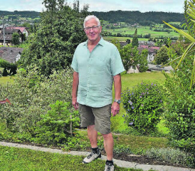 Hier fühlt sich der Helfer sportlicher Anlässe zuhause: Für das Panorama könnte man Bernhard Aeschbach fast beneiden. (Bild: aw.)