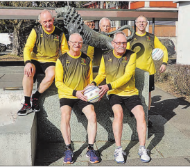 10. Löwen-Cup in Reinach: Zum 10-Jahr-Jubiläum präsentiert sich die Männerriege SVR Reinach im neuen Dress. (Bild: zVg)