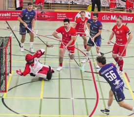 Dimitri Lüscher trifft zum 9:0 gegen Epalinges-Torhüter Maél Heiz. (Bild: Otto Lüscher)