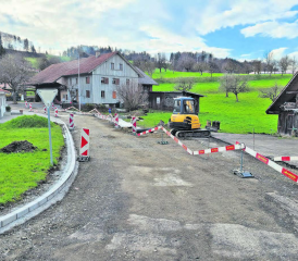 Die Strassen- und Kanalisationsprojekt «Hof-Dominikusweg» befindet sich seit Herbst 2022 in der Ausführung und ist trotz einiger Überraschungen kostenmässig und terminlich auf Kurs. (Bilder: zVg.)