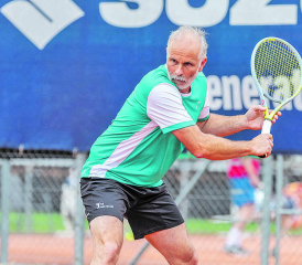 Heisse Medaillenanwärter vom Tennisclub Teufenthal bei den Senioren 65+: Martin Gloor (links) und Daniel Müller. (Bilder: fba.)