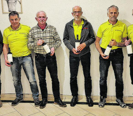 Die Geehrten: (v.l.) Rolf Heeb, Hansruedi Fischer, Andres Heeb, Pechvogel Hans Widmer, Walter Fischer und der aus dem Vorstand zurückgetretene Peter Bucher. (Bild: zVg.)