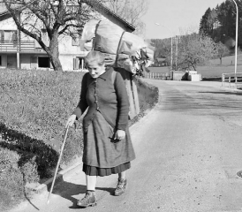 «Ghasch siker öppis bruuche!»: Die Hausiererin aus Venetien brachte zweimal im Jahr einen willkommenen Hauch Italianità in die Stuben des Wynentals und des Seetals. (Bild: Archiv, Alain Gassmann)
