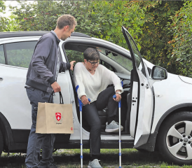 Damit alle auch ohne Führerschein mobil bleiben können: Der Verein Mobilität im Alter expandiert im Rueder- und oberen Suhrental. (Bild: zVg.)