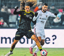 Auch Valon Fazliu (rechts, gegen den späteren Torschützen Leorat Bega) schafft es seit zwei Spielen kaum, Akzente zu setzen. (Bild: Sarah Rölli, zVg.)