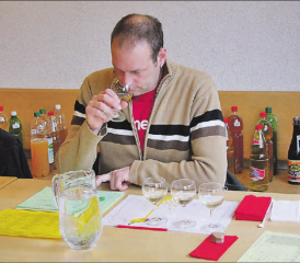 Aargauer Grand Prix Süssmost 2020: Durch die neutrale Beurteilung der selbst gemachten, naturreinen Fruchtsäfte wurde drei mal das Punktemaximum erreicht. Es wurden 16 x Gold, 17 x Silber und sieben x Bronze-Medaillen verliehen. (Bild: zVg.)