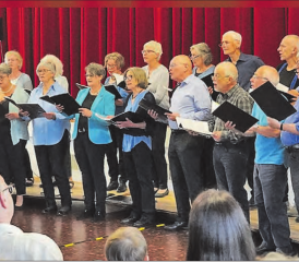 Der letzte Auftritt der Rymenzburger Singers mit ihrem Programm Staying Alive im Kirchgemeindehaus Menziken.