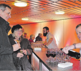 Der Verkehrsverein sorgte am Bärzeli-Apéro für Speis und Trank. (Bilder: Graziella Jämsä)