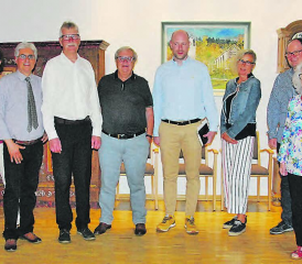 Einige von ihnen nehmen das letzte Vorstandsjahr in Angriff: Vorstand und Heimleitung aktuell v.l. Christian Keppler, Susi Hürzeler, Barbara Stanca, Leonardo Stanca, Hannes Rösch, Hansuli Mathys, Raphael Borer,Astrid Wagner,Thierry Humbert-Droz, Zita Rey und Lucio Stanca. (Bild: st.)