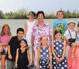 Familienglück: Josy Müller-Troxler im Kreis ihrer Ur-Enkel. (Bild: zVg.)