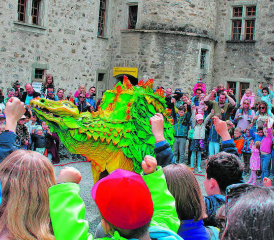 Jeder mit eigenem Charakter: Onil scheint ein brummliger Zeitgenosse zu sein. Fauchi und Pilu sind gerade für die kleinen Gäste weniger furchteinflössend. «Gib mir fünf» ist schliesslich auch unter Drachen beliebt. (Bilder: grh)