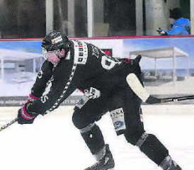 Abwehrhüne Denis Zogg bleibt bei den Red Lions Reinach. (Bild: rc.)