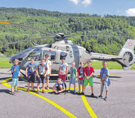 Ferienspass Homberg unterwegs: Gruppenbild nach dem gelungenen Ausflug zur Helibasis in Alpnach. (Bild: zVg.)