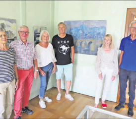 Der Vorstand des Vereins «Freunde des Werks von Kurt Hediger», mit Präsident Martin Heiz (2.v. links) und Hedigers Lebenspartnerin Erika Gloor (2. v. rechts), freut sich auf die Ausstellung im Museum Schneggli. (Bild: rc.)