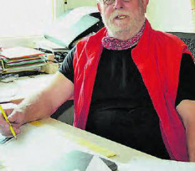 Peter Bachmann: Seit 55 Jahren ist er der Boss und so kennt ihn jedermann. Sein Unternehmen ist sein liebster Arbeitsplatz. (Bilder: st.)