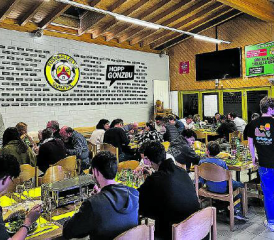 Gut besucht: Die Mitglieder des Club 84 liessen sich den Raclette-Plausch nicht entgehen. (Bilder: zVg.)