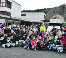Louis Palmer besuchte mit seinem «SolarButterfly» die Unterkulmer Mittelstufen- und Oberstufenschüler. (Bilder: hg.)