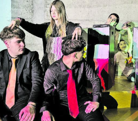 Noch wissen die Bösewichte Mr. Goodnews und D. Evil nicht, dass sie in ihre eigene Falle tappen werden. – Die Mädels werden es richten. (Bild: Josue Staub)