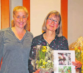 Amtsübergabe: Die neue Präsidentin Beatrice Häusermann (links) und die abtretende Präsidentin Bea Sager (rechts). (Bild: ukk)