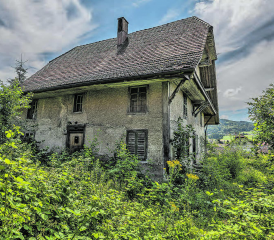 Das Förster-Heiz-Haus wie man es nie wieder sehen wird. Im Buch «Lost Places Schweiz, Band 3» erhält es einen Ehrenplatz. (Bilder: Oliver Gutfleisch)