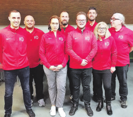 Die neue Vereinsführung des FC Menzo Reinach (v.l.): Menur Murati (Junioren, neu), Refik Shabani (Medien), Kirsten Eller (Spiko, neu), Ozan Yilmaz (Marketing, neu), Angelo Botrugno (Präsident, neu), Ardefrim Ahmetaj (Sportchef, neu), Inge Doghman (Finanzen), Pietro Cesari (Events). (Bild: zVg.)