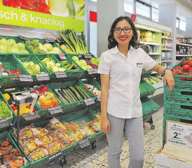 Michid Honegger im Eingangsbereich der Spar-Filiale Schöftland. Dieser wird einladender und moderner gestaltet und auch sonst wird alles ein bisschen frischer. (Bild: Remo Conoci)