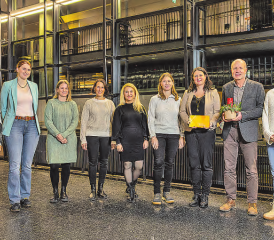 Freuen sich über die Auszeichnung: (v.l.) Andrea Berther (Co-Leitung IF), Mirjam Häfliger, Selina Wüest und Véronique Schnider (alle AG BBF), Angela Murtas (Präsidentin Bildungskommission), Anita Habermacher (Gemeinderätin Bildung), Renate Grüter (Lehrperson Begabungsförderung), Hanspeter Erni (Schulleitung), Karin Frey (AG BBF) (Bild: zVg.)