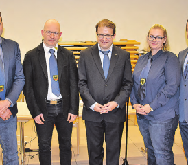 Der Attelwiler Gemeinderat präsentierte sich zum letzten Teamfoto: Simon Hauri,Adrian Lüthy, Gemeindeammann Roger Lehmann, Zaneta Hochuli-Hejcman und Markus Baumann. (Bild aw.)