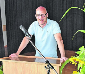 Seine erste Rede an einer Bundesfeier: Vizeammann Fabian Müller trat zuversichtlich vors Mikrophon. (Bilder: aw.)