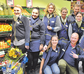 Frisch und fründlich: Nach einem Komplettumbau erstrahlt der Volg Beinwil am See im neuen Glanz – topmotiviert und stets freundlich das Mitarbeiter-Team. (Bild: hg.)